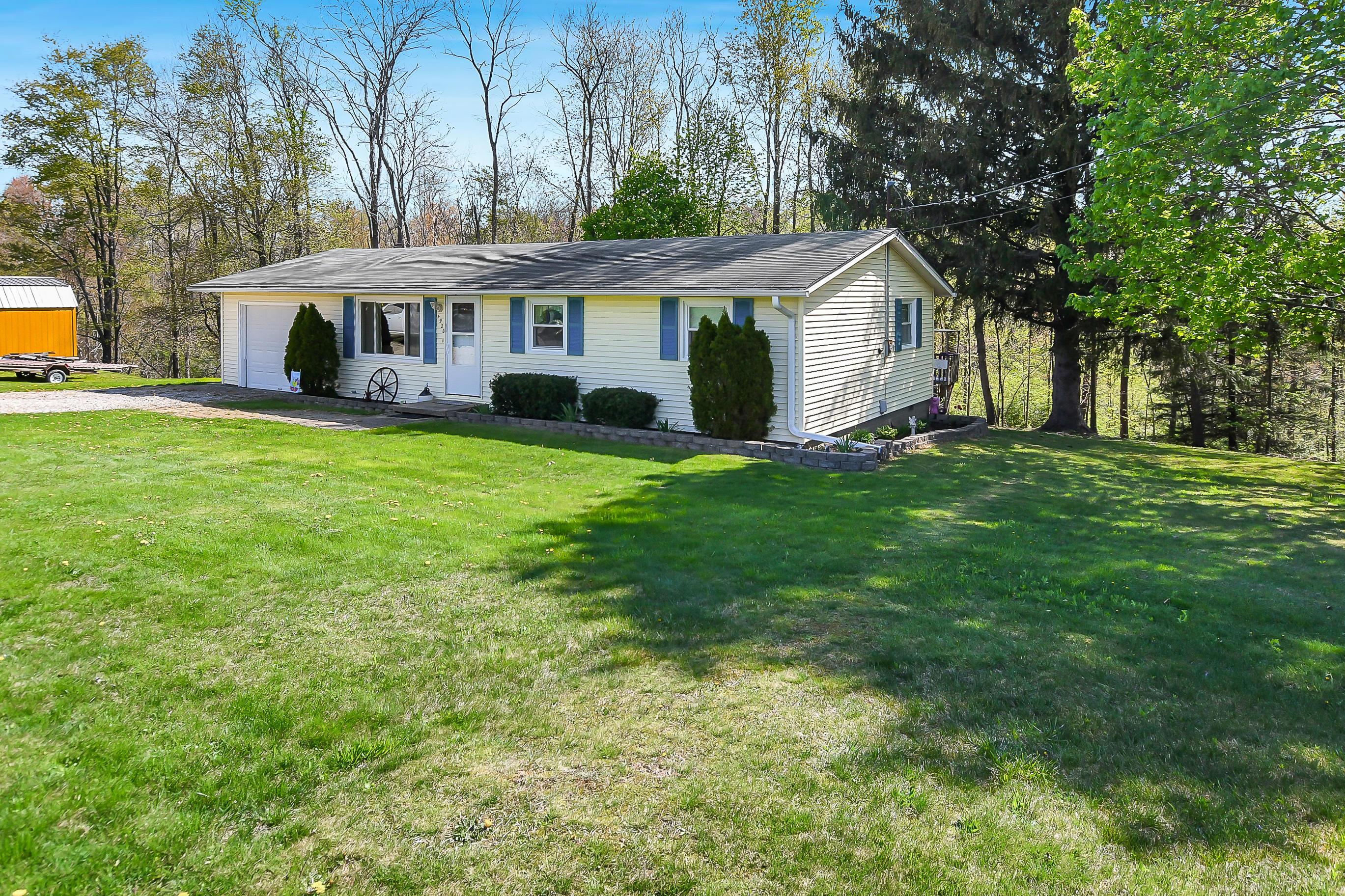 5920 Adamsville Road Zanesville, OH 43701 - Photo 2 of 25