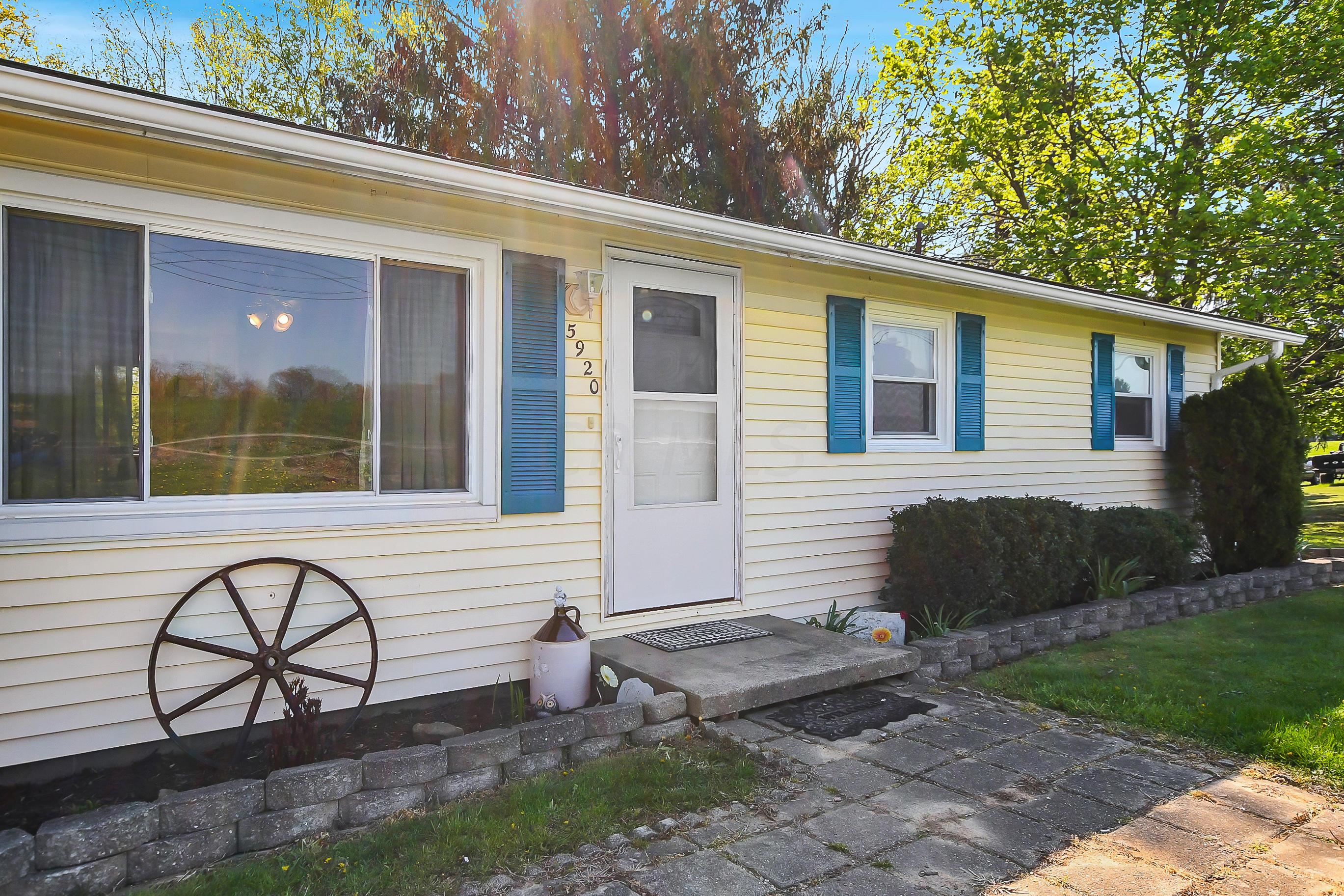 5920 Adamsville Road Zanesville, OH 43701 - Photo 4 of 25