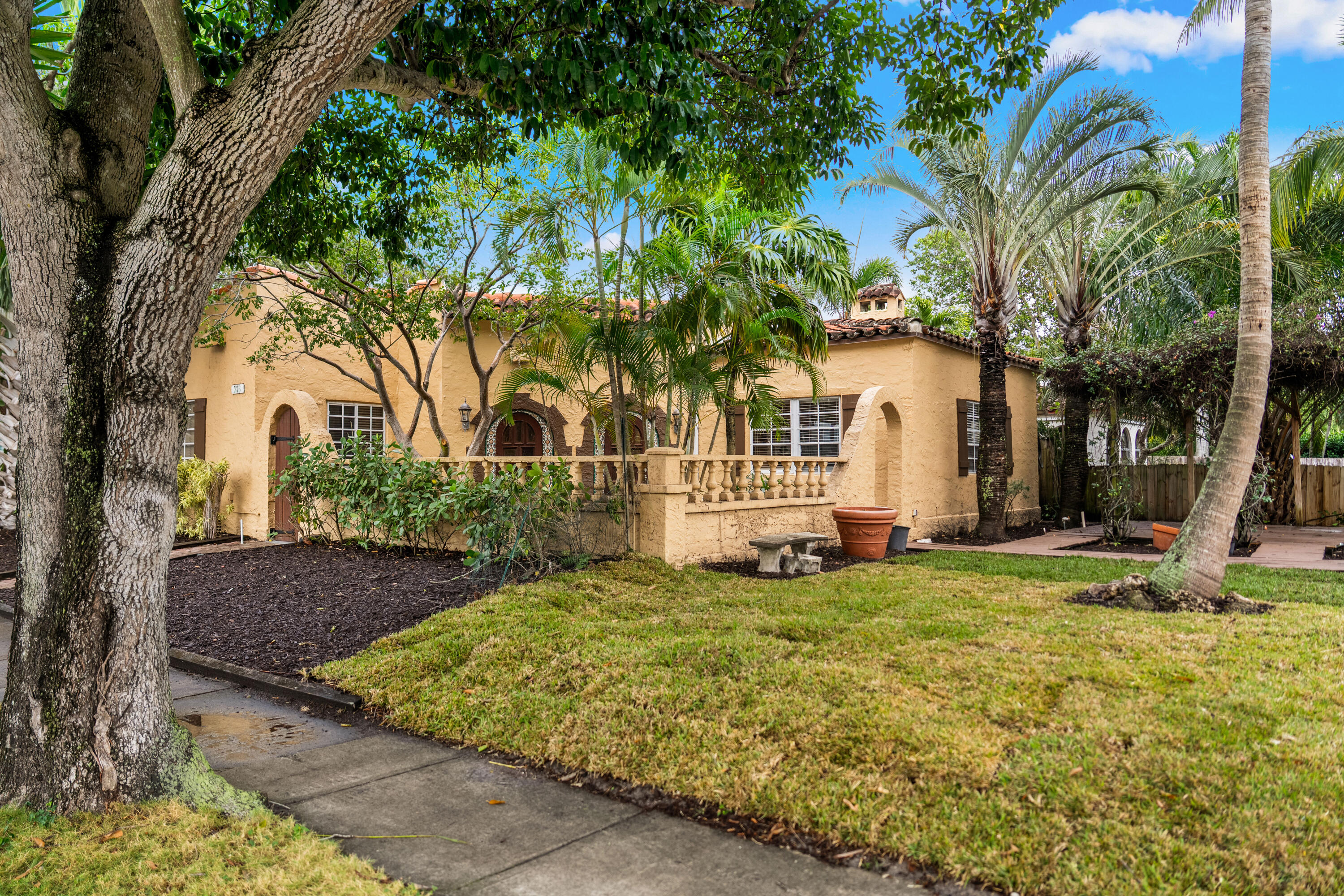 735 Colonial Road West Palm Beach, FL 33405 - Photo 1 of 24 DSC03016