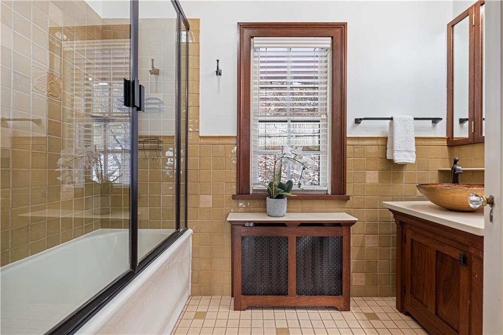 4305 Centre Pittsburgh, PA 15213 - Photo 26 of 47 a bathroom with a sink a vanity and a bathtub