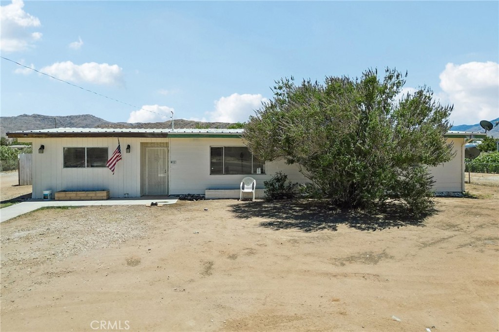 13207 Nicola Road Apple Valley, CA 92308 - Photo 2 of 33