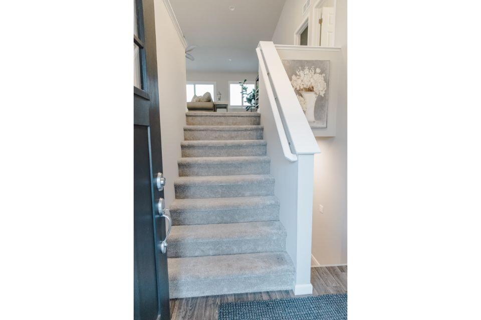 10177 California Road Bridgman, MI 49106 - Photo 2 of 19 GF2001-i2060-Foyer5