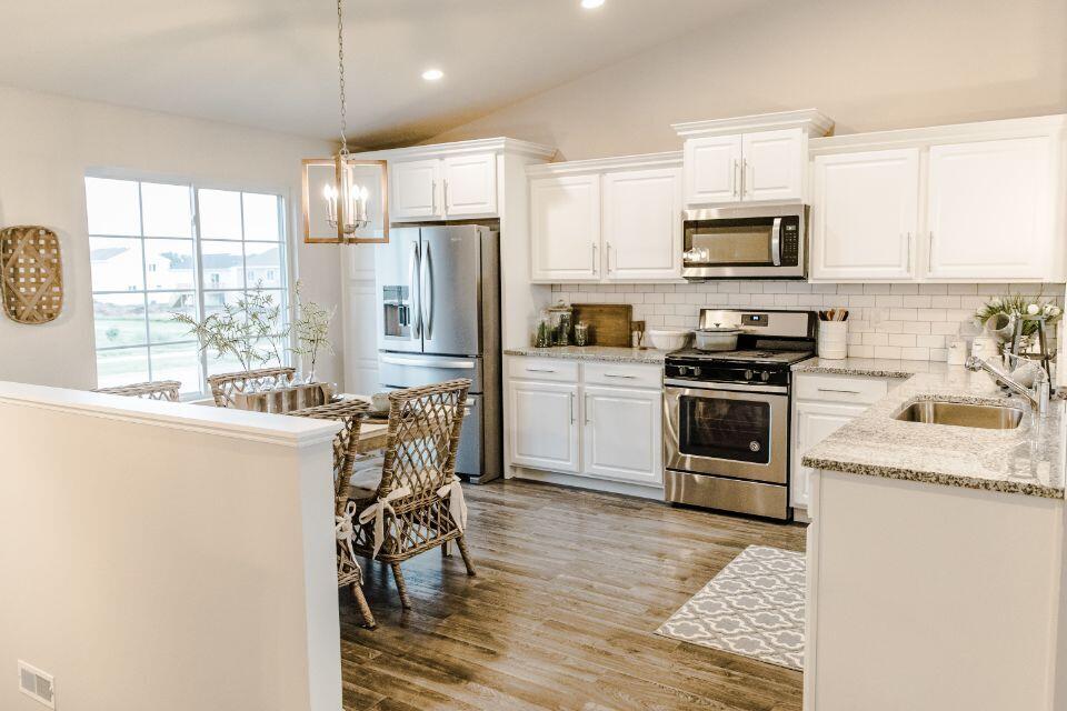 10177 California Road Bridgman, MI 49106 - Photo 5 of 19 GF2001-i2060-Kitchen14