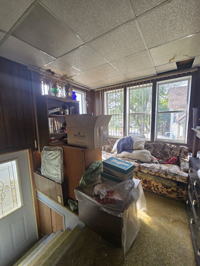 157-159 West Hickory Street Kankakee, IL 60901 - Photo 14 of 33 a living room with furniture and a window