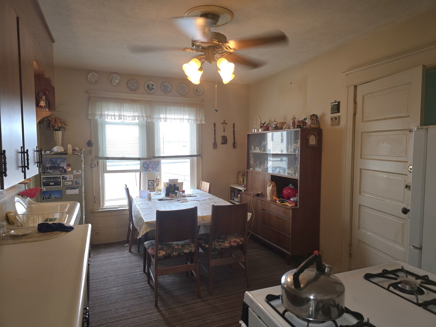 157-159 West Hickory Street Kankakee, IL 60901 - Photo 3 of 33 a work room with furniture and a window