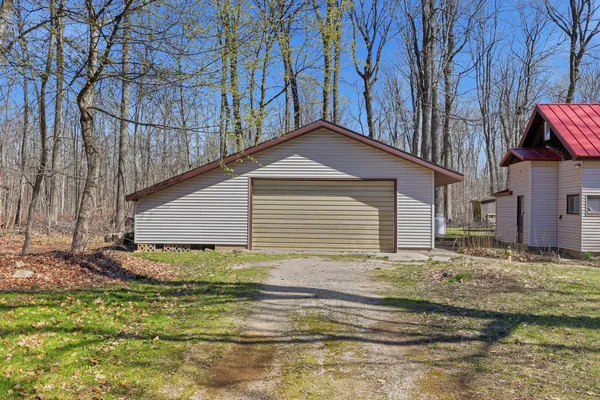 $159,900 | 15359 North Clear Lake Drive, Big Rapids, MI 49307