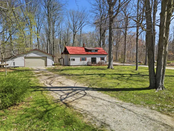$159,900 | 15359 North Clear Lake Drive, Big Rapids, MI 49307