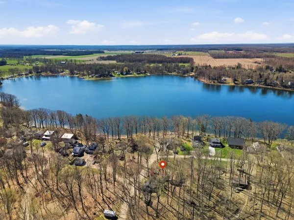 $159,900 | 15359 North Clear Lake Drive, Big Rapids, MI 49307