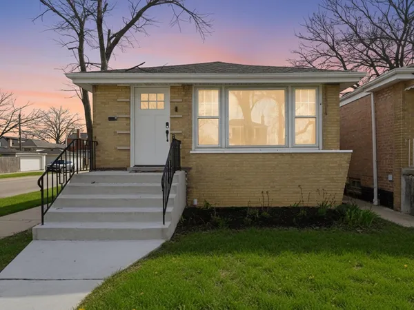 $395,000 | 5301 South Menard Avenue, Chicago, IL 60638