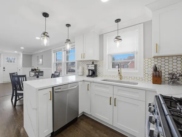 $395,000 | 5301 South Menard Avenue, Chicago, IL 60638