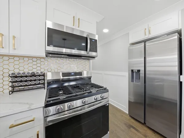 $395,000 | 5301 South Menard Avenue, Chicago, IL 60638