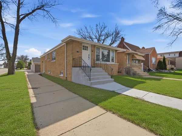 $395,000 | 5301 South Menard Avenue, Chicago, IL 60638