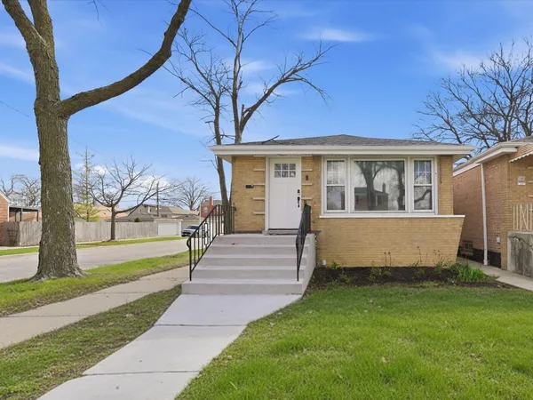 $395,000 | 5301 South Menard Avenue, Chicago, IL 60638