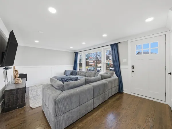 $395,000 | 5301 South Menard Avenue, Chicago, IL 60638