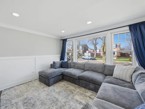 $395,000 | 5301 South Menard Avenue, Chicago, IL 60638