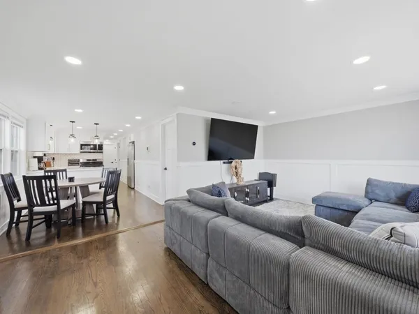$395,000 | 5301 South Menard Avenue, Chicago, IL 60638