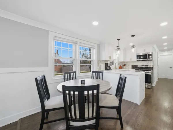 $395,000 | 5301 South Menard Avenue, Chicago, IL 60638