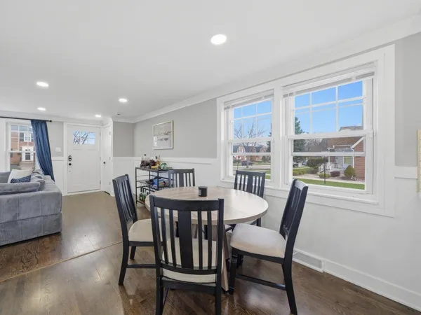 $395,000 | 5301 South Menard Avenue, Chicago, IL 60638