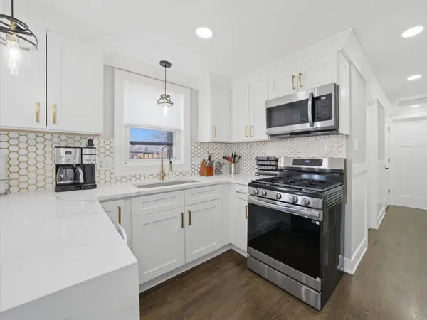 $395,000 | 5301 South Menard Avenue, Chicago, IL 60638