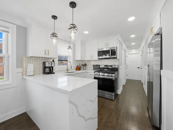 $395,000 | 5301 South Menard Avenue, Chicago, IL 60638