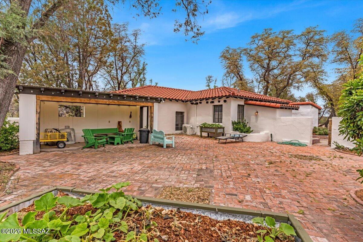 277-290 Canelo Road Elgin, AZ 85611 - Photo 10 of 49 Main Courtyard