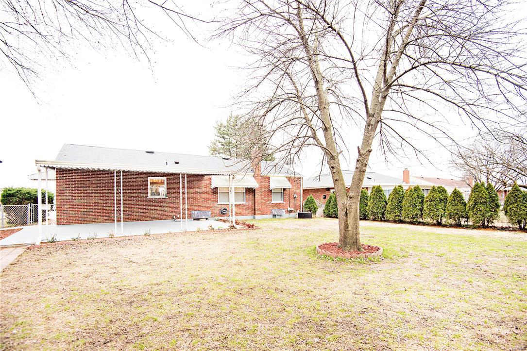 9435 Reavis Barracks Road St. Louis, MO 63123 - Photo 33 of 35