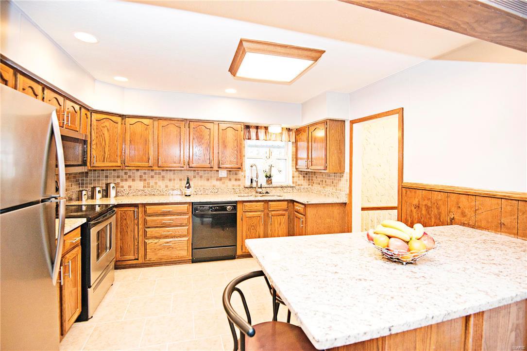 9435 Reavis Barracks Road St. Louis, MO 63123 - Photo 6 of 35