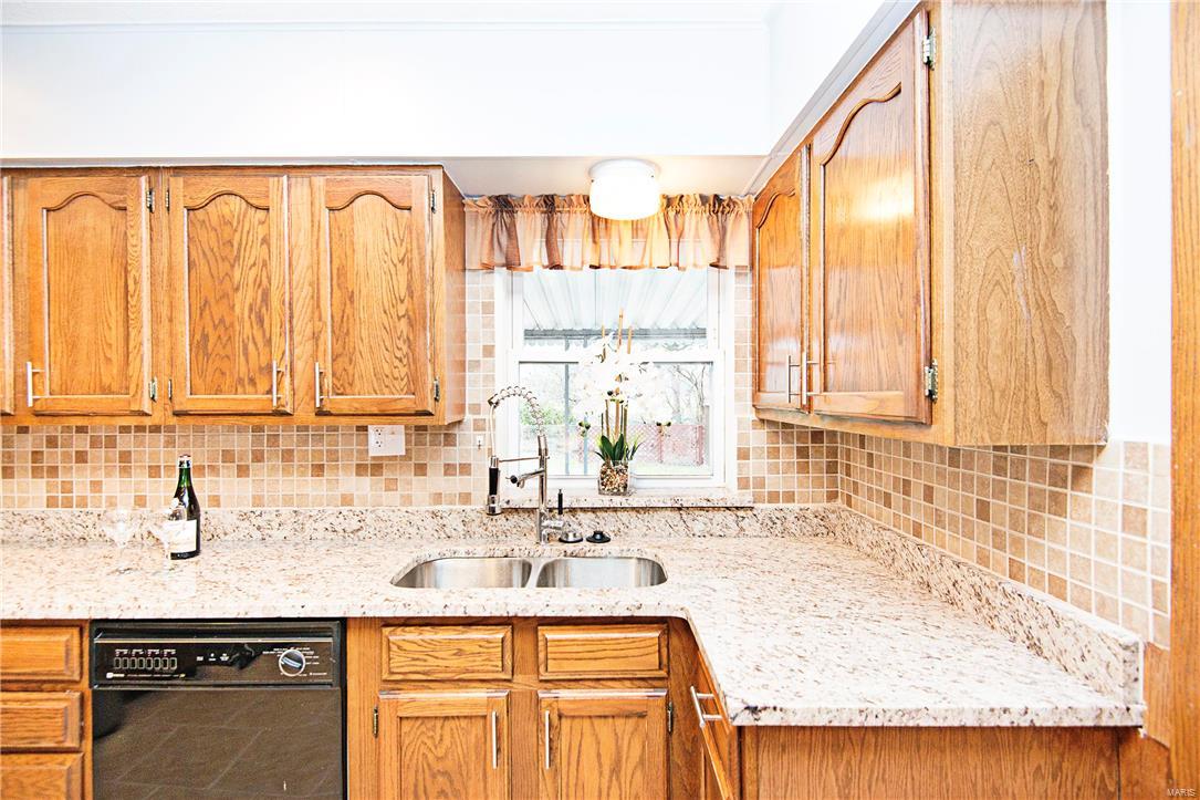 9435 Reavis Barracks Road St. Louis, MO 63123 - Photo 10 of 35