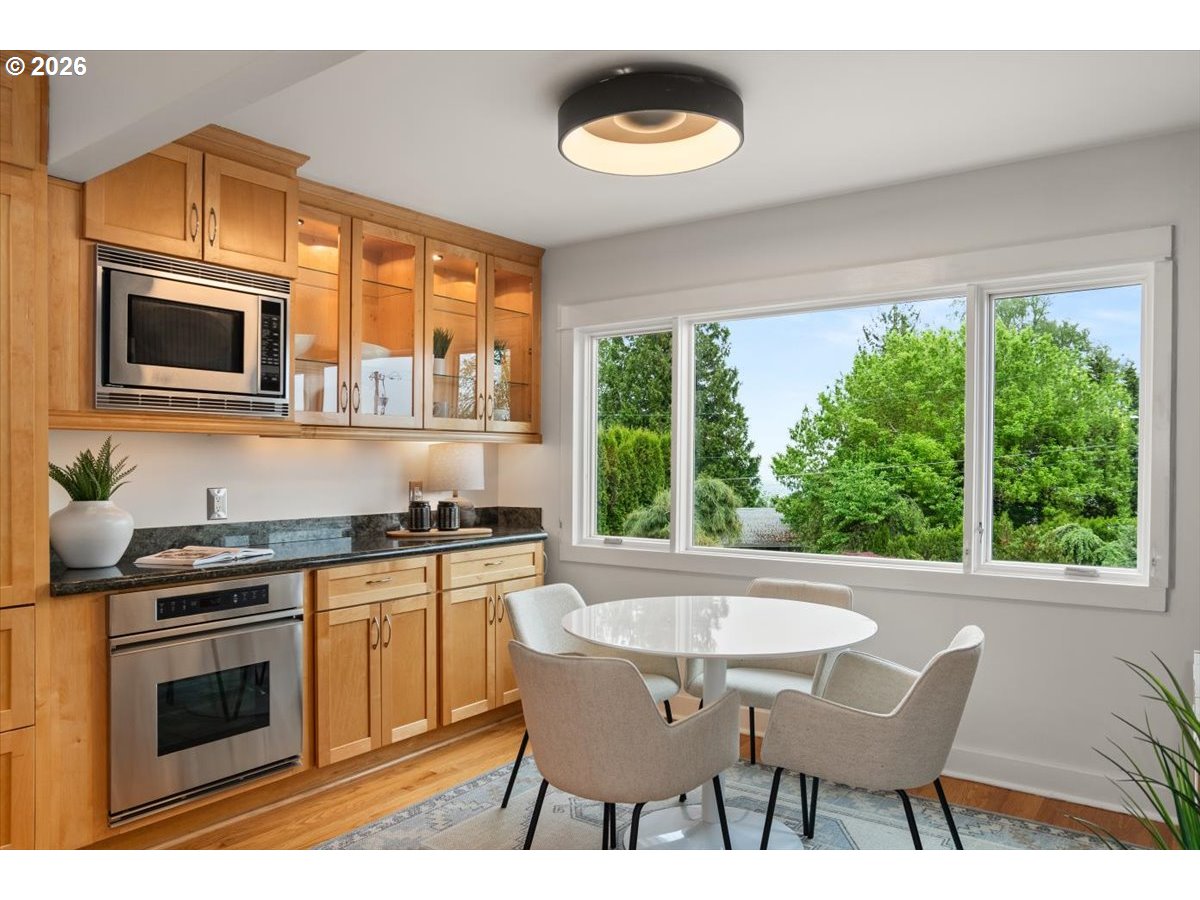 4059 Southwest Patrick Place Portland, OR 97239 - Photo 12 of 42
