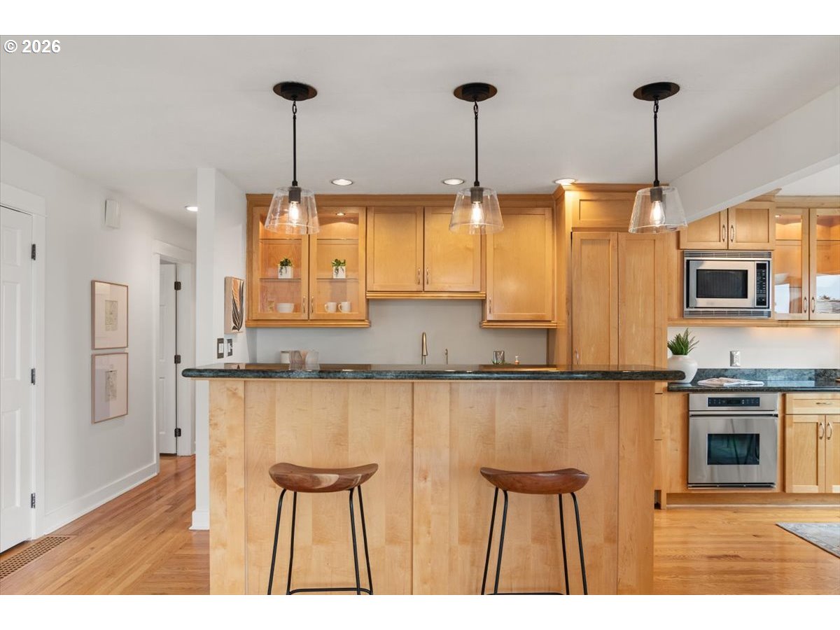 4059 Southwest Patrick Place Portland, OR 97239 - Photo 13 of 42