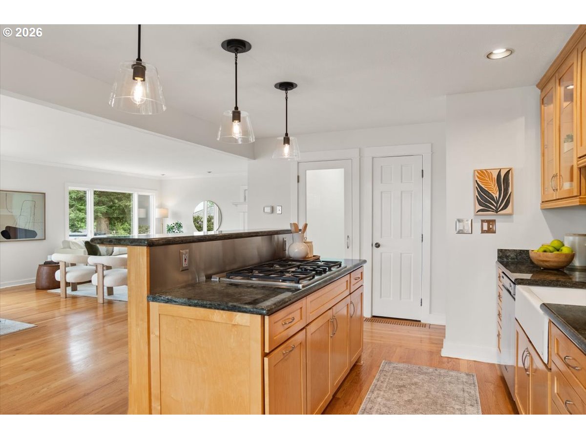 4059 Southwest Patrick Place Portland, OR 97239 - Photo 14 of 42
