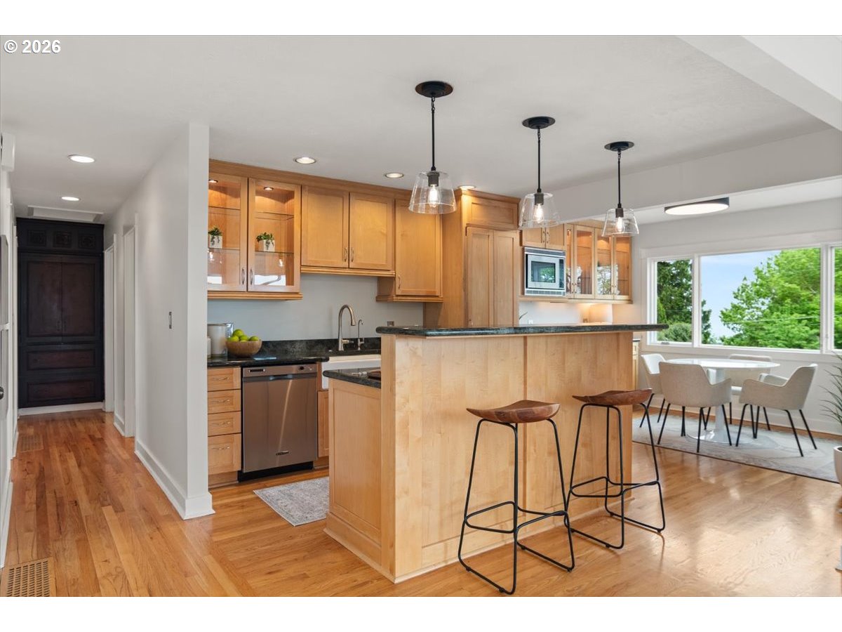 4059 Southwest Patrick Place Portland, OR 97239 - Photo 16 of 42