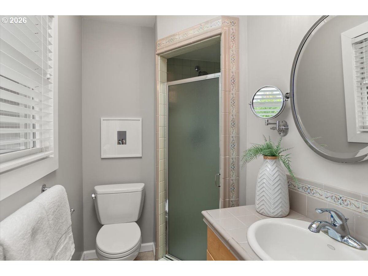 4059 Southwest Patrick Place Portland, OR 97239 - Photo 19 of 42