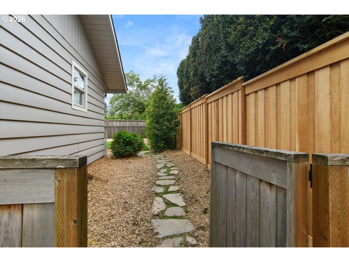 4059 Southwest Patrick Place Portland, OR 97239 - Photo 30 of 42