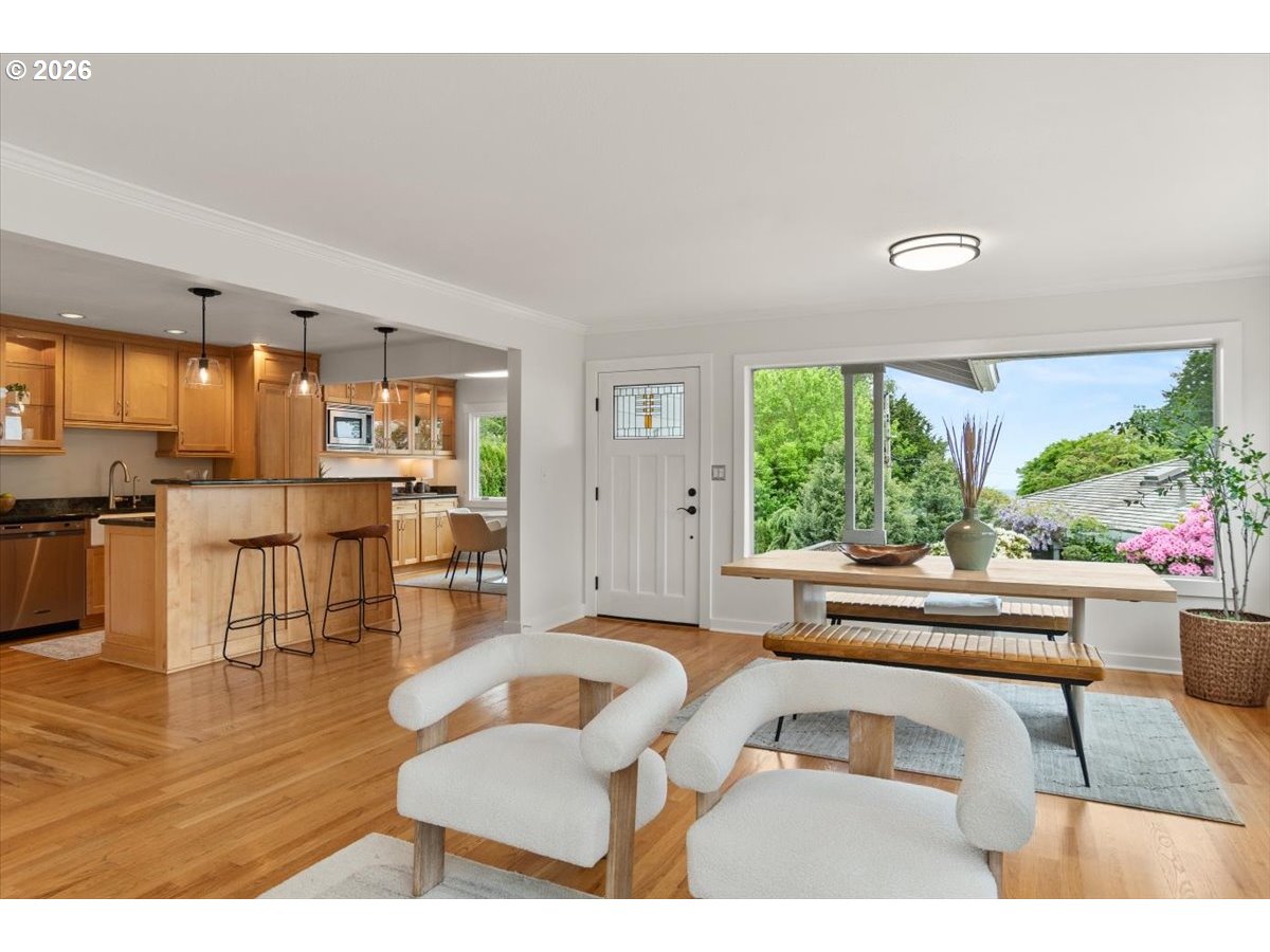 4059 Southwest Patrick Place Portland, OR 97239 - Photo 7 of 42