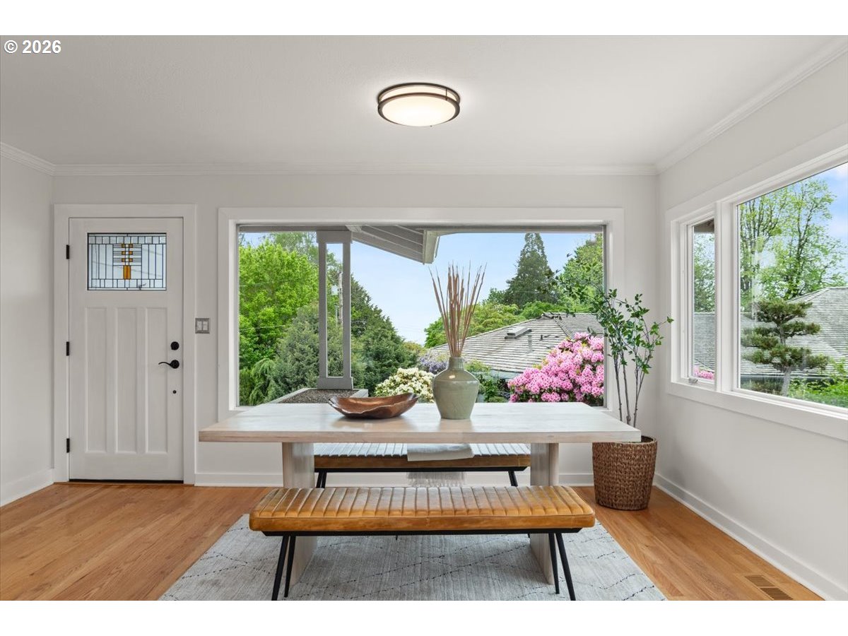 4059 Southwest Patrick Place Portland, OR 97239 - Photo 9 of 42