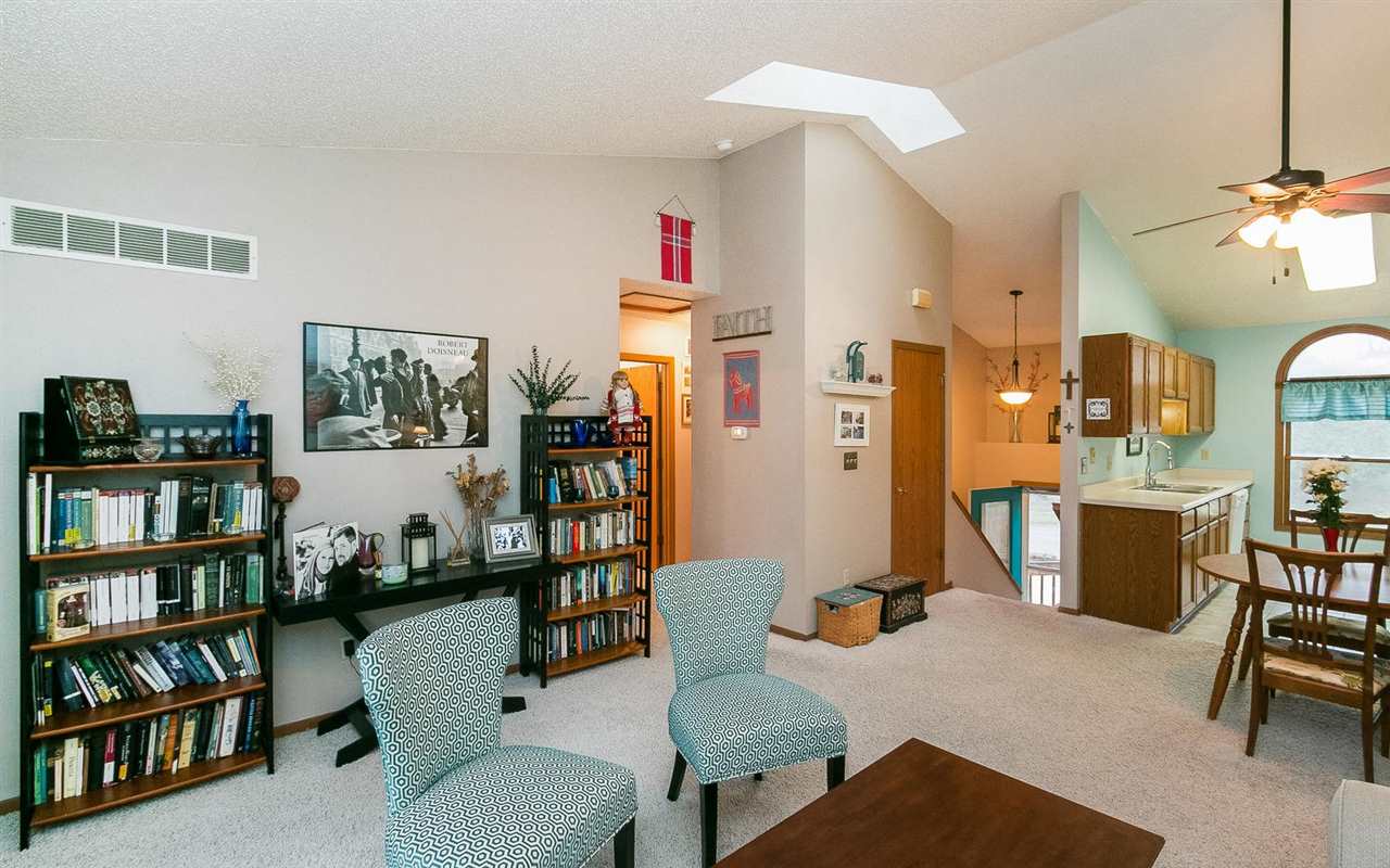 1964 Holiday Road Coralville, IA 52241 - Photo 5 of 23 Gallery Image 5