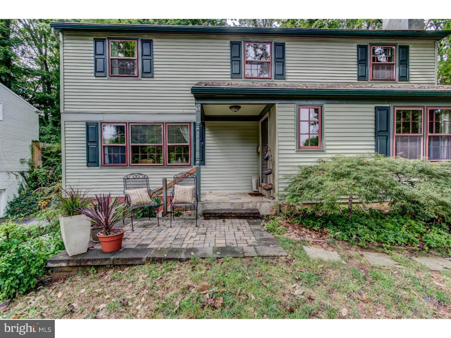 74 Oakford Road Wayne, PA 19087 - Photo 2 of 25 Front Yard