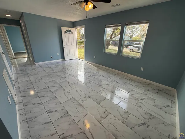 $125,000 | 3342 Southeast Irvingham Street, Topeka, KS 66605