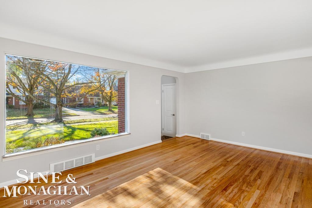 350 Ridgemont Road Grosse Pointe Farms, MI 48236 - Photo 2 of 32