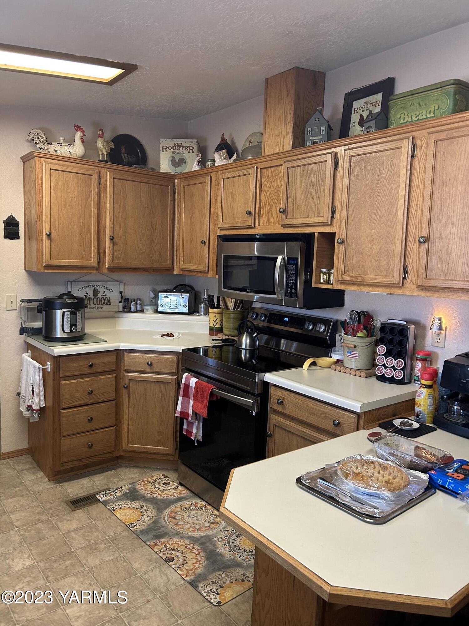 3701 Gun Club Road, Unit 83 Yakima, WA 98901 - Photo 8 of 21 a kitchen with granite countertop a sink stainless steel appliances and cabinets