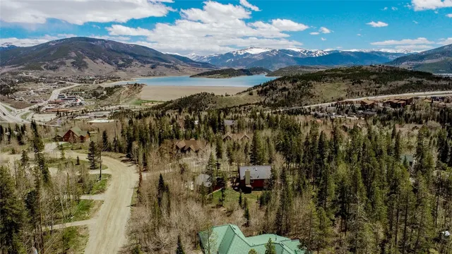 a view of a backyard with green space