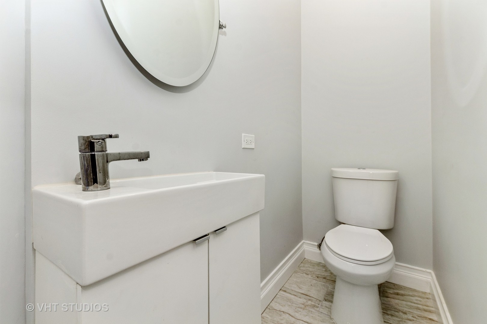 Undisclosed Address Chicago, IL 60637 - Photo 4 of 12 a bathroom with a toilet and a sink