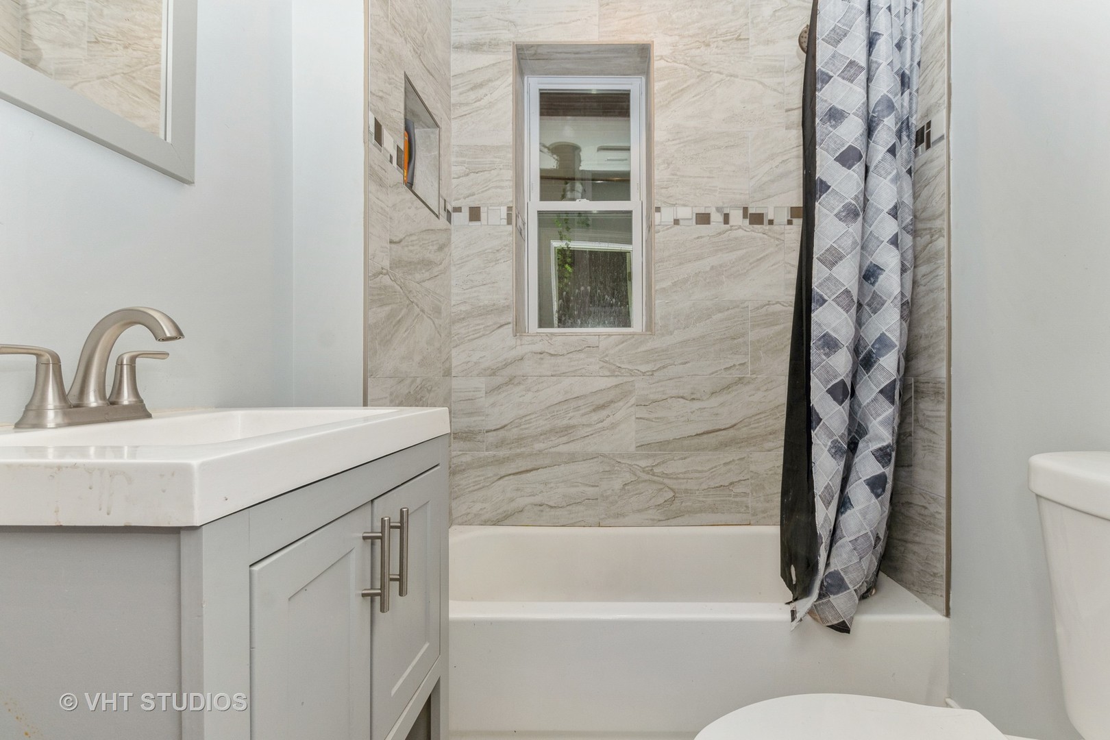 Undisclosed Address Chicago, IL 60637 - Photo 8 of 12 a bathroom with a sink a toilet and a bathtub