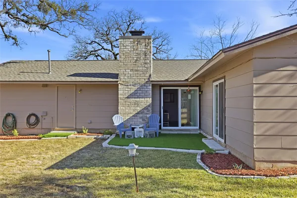 a view of a house with backyard and sitting area