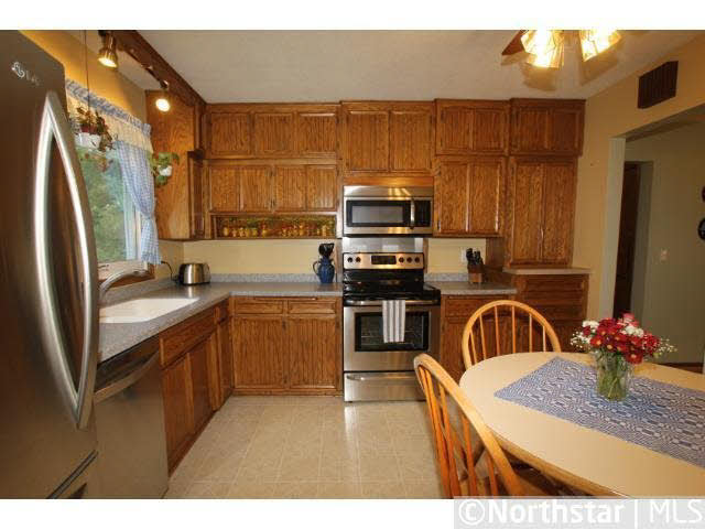 9616 Toledo Road Bloomington, MN 55437 - Photo 6 of 18