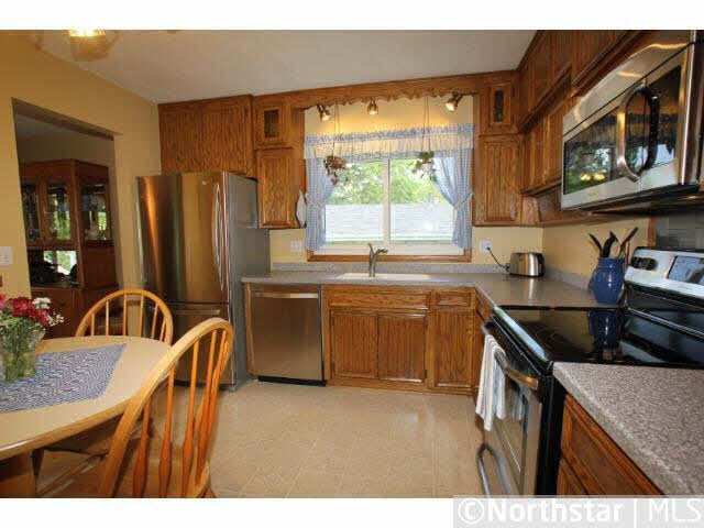9616 Toledo Road Bloomington, MN 55437 - Photo 7 of 18