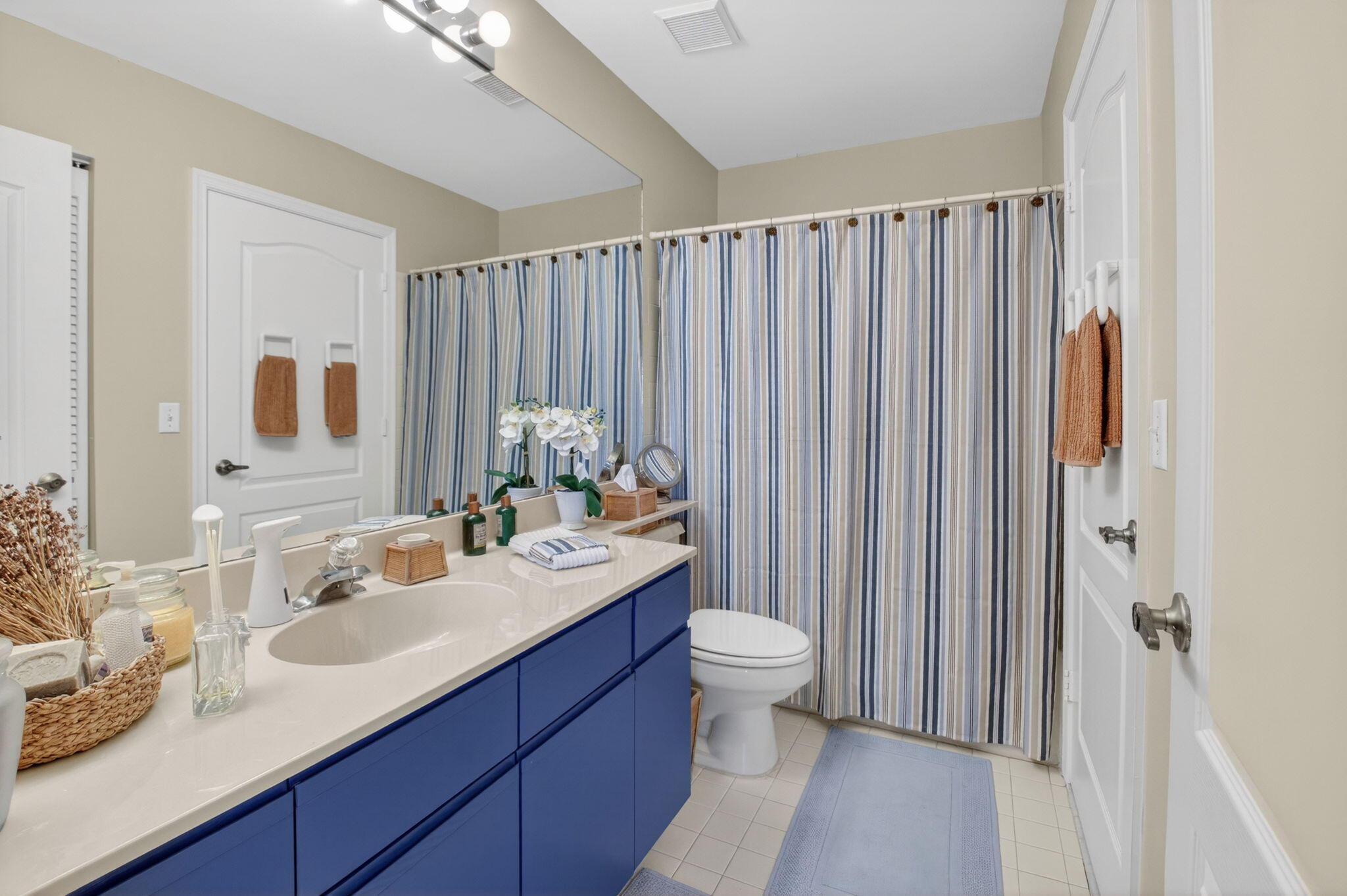 9064 Boca Gardens Parkway, Unit B Boca Raton, FL 33496 - Photo 30 of 41 UPSTAIRS BATH