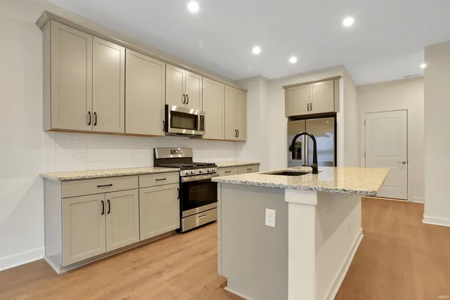 $365,900 | 3091 Dowgate Drive, Newburgh, IN 47630