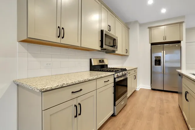 $365,900 | 3091 Dowgate Drive, Newburgh, IN 47630